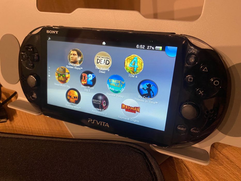 Playstation PS Vita 2000 Negru • Modată • 128GB Jocuri