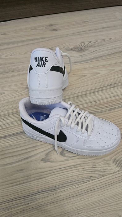 Дамско късо кожено яке-25 лв.