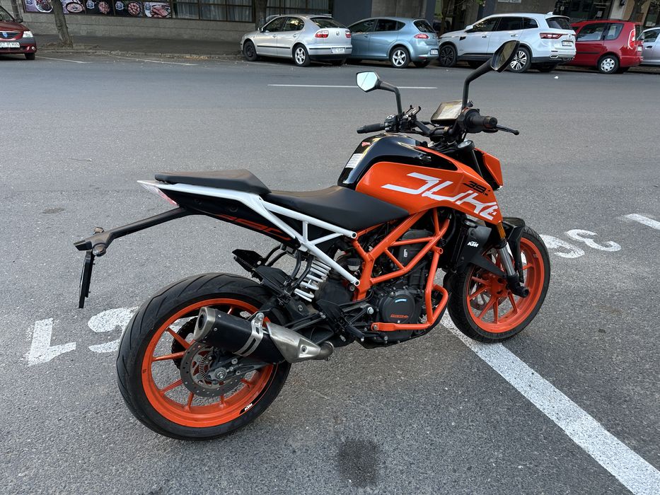 - KTM DUKE 390 -