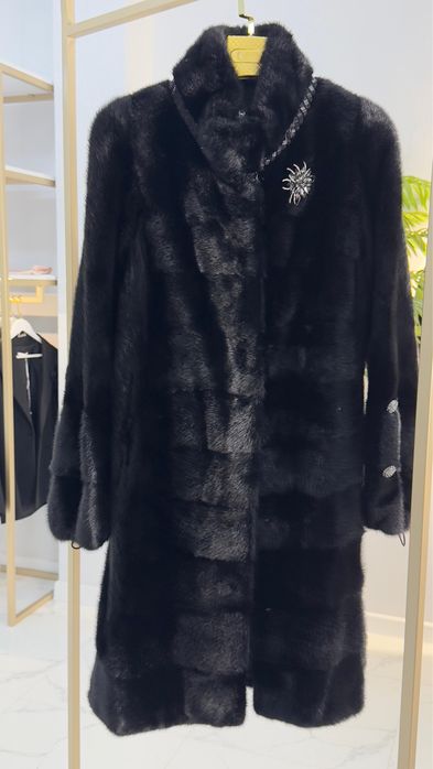 Шуба новая  в очень хорошем состоянии не одевали не разу