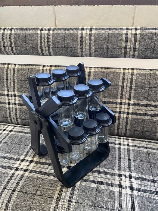 Organizator Rotativ pentru Condimente – 18 recipiente – Negru