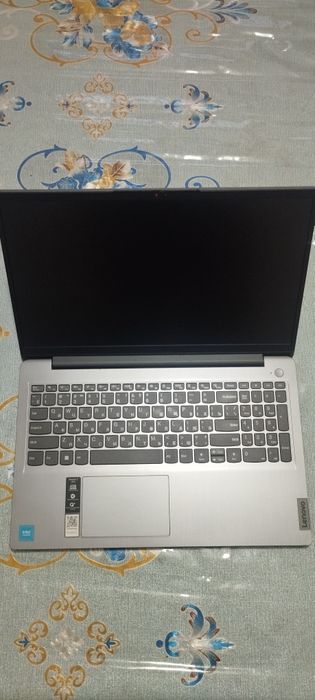 Yangi nootbook sotiladi