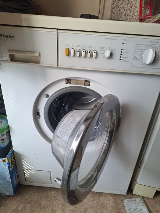 Продавам немска пералня MIELE. 60/60 см.