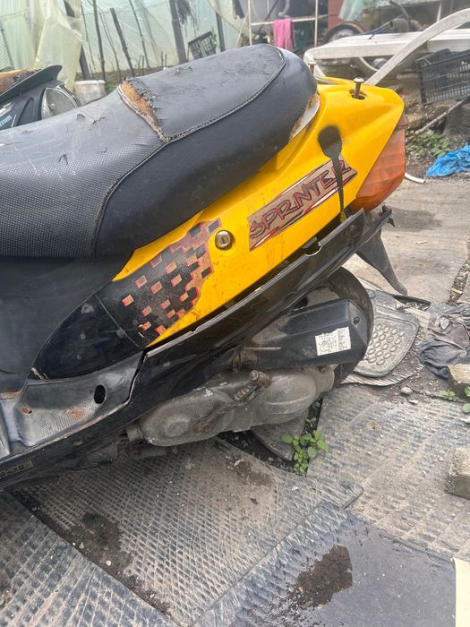 Vând 2 scutere, 500 lei fix, ambele