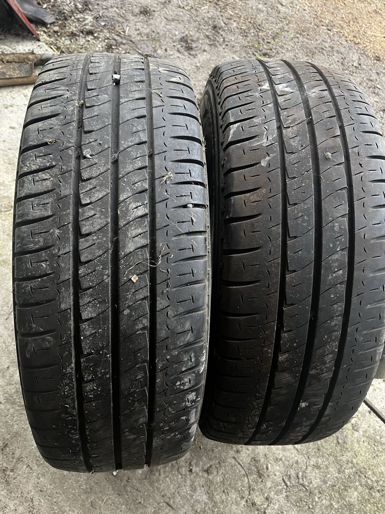 Doua anvelope michelin r16c