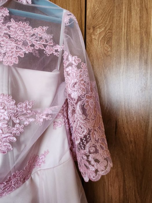 Официална рокля с тюл и дантела