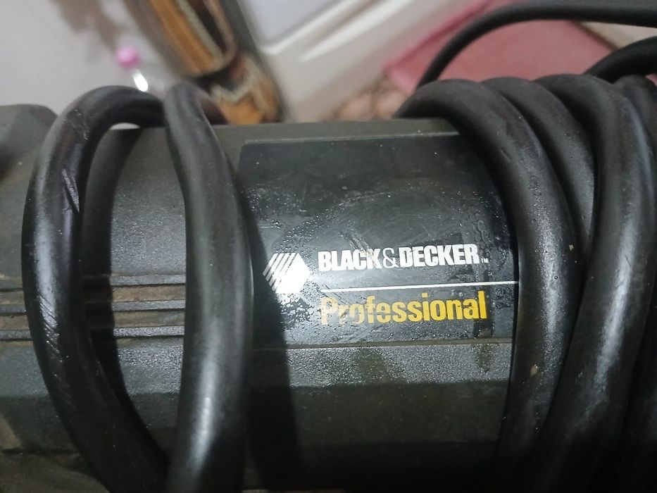 Polizor unghiular 230mm Black&Decker