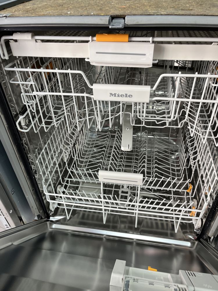 Miele G4995 Vi XXL Инвертор съдомиялна за пълно вграждане/24 мес гар
