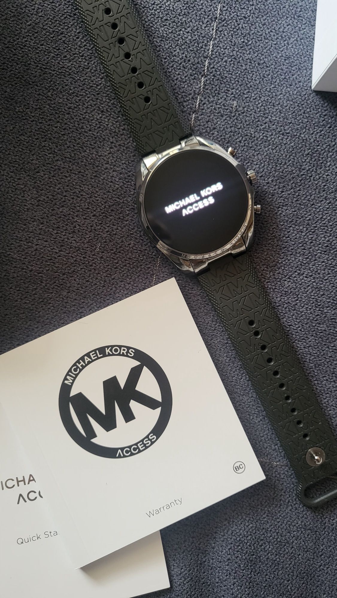 Смарт часовник Michael Kors