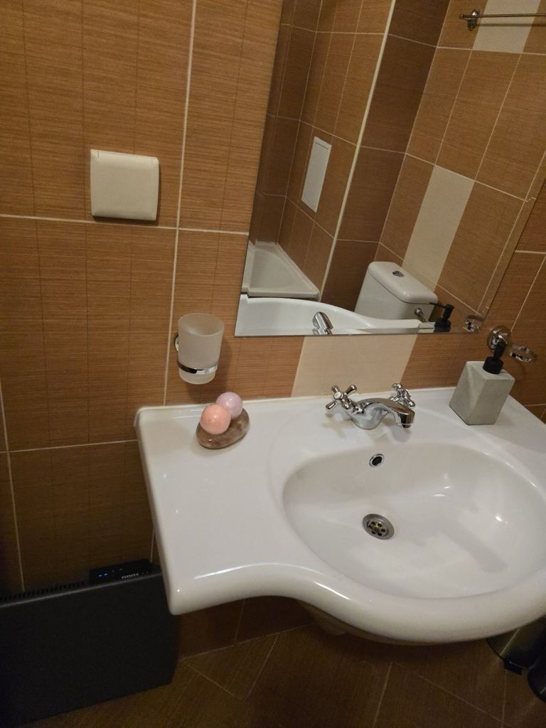 Дава се под наем Двустаен апартамент в Банско - 75 кв.м за 612 € - Снимка #15