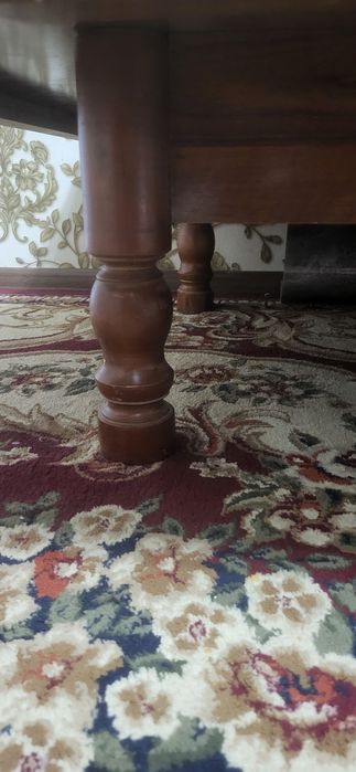 Стол 12 та стули билан сотаман