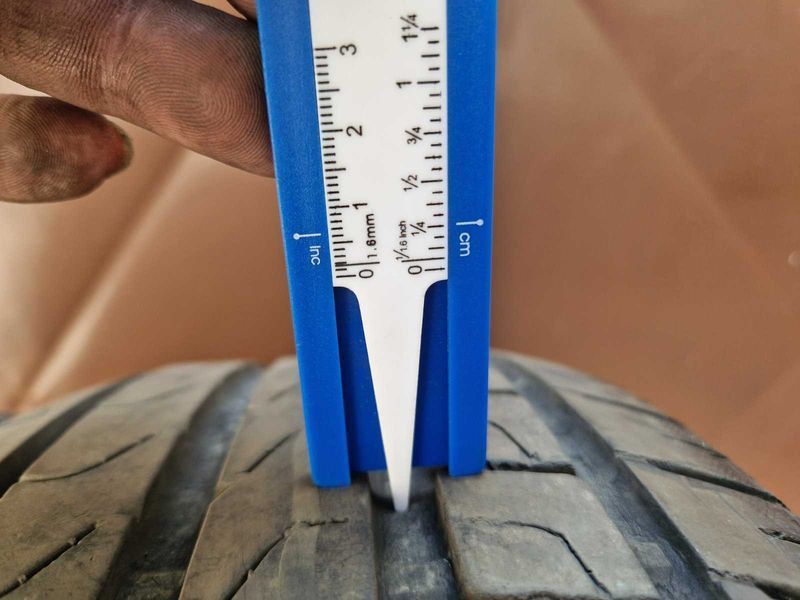 2 Pirelli R16 215/55
летни гуми
DOT3619