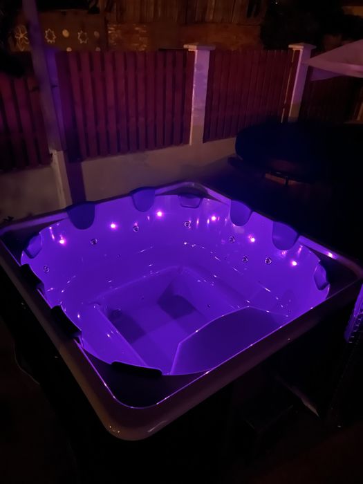 Jacuzzi din fibra de sticla patrat 10 persoane