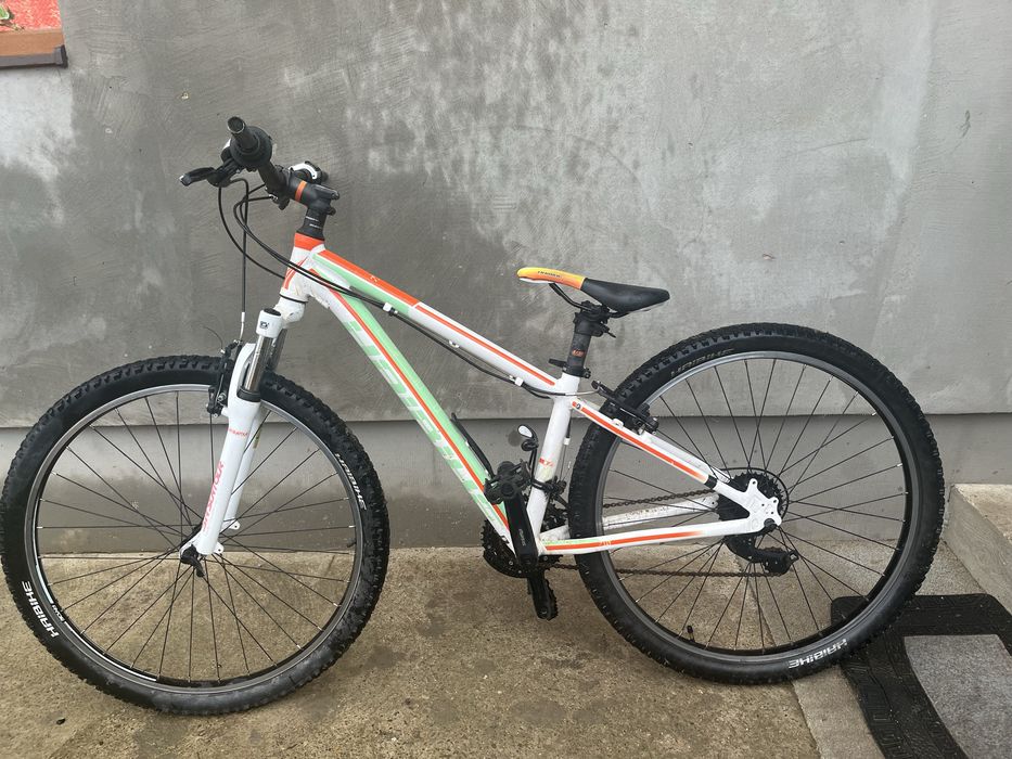 Vând bicicleta state impecabila