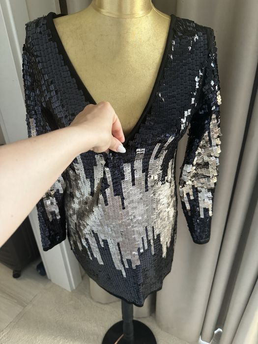 Елегантна дамска рокля с V-образен гръб М/Л