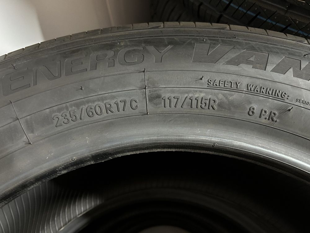 Гуми 235/60/17 С  117/115 R Бус Toyo Нови 4 броя