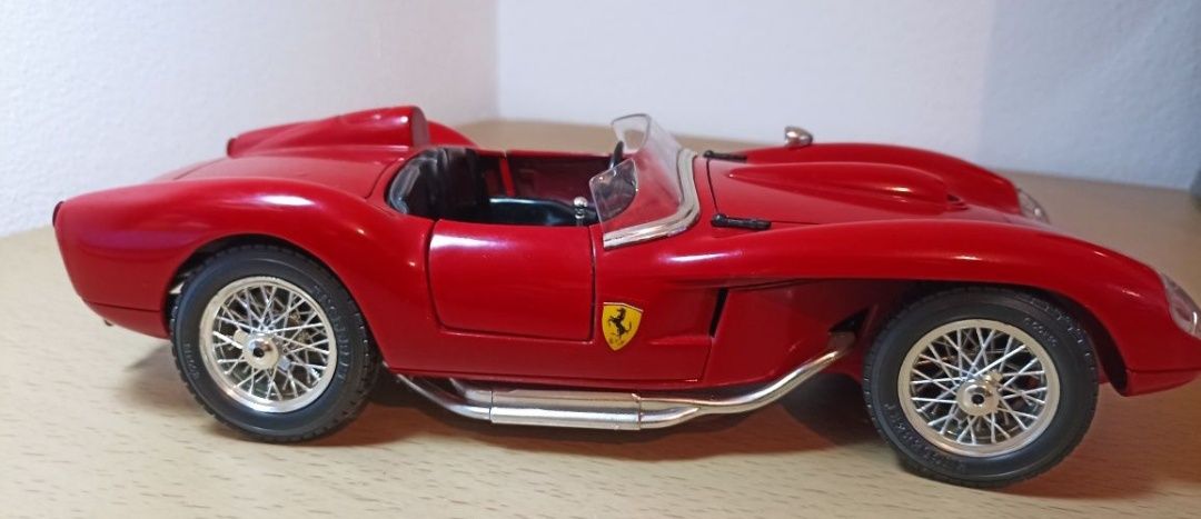 Ferrari 250 testarossa macheta auto la scara 1 18 bburago