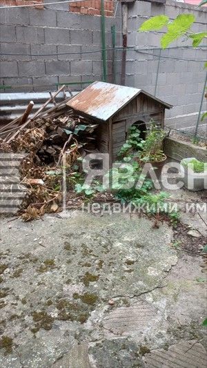Отдава се под наем трети самостоятелен етаж от къща с двор