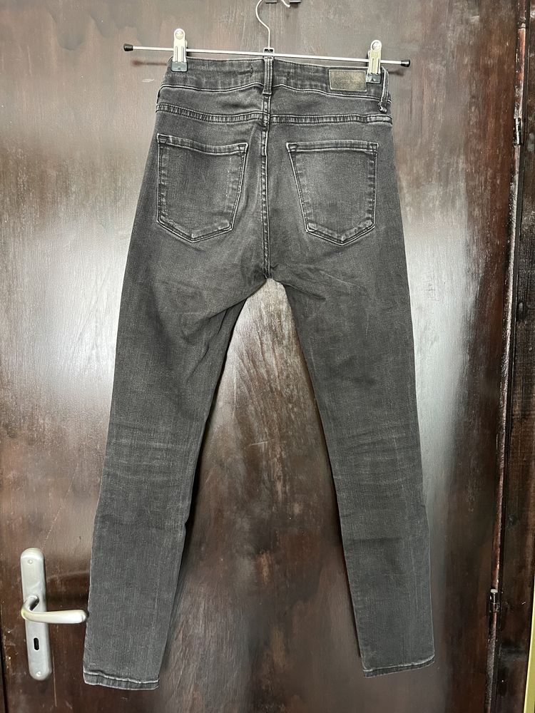 Zara дънки (EUR 36) и панталон (EUR 34)
