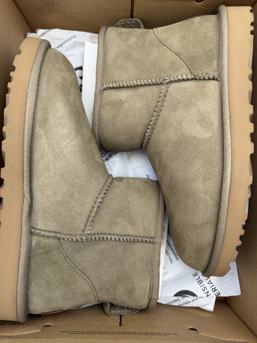 UGG Classic Mini II