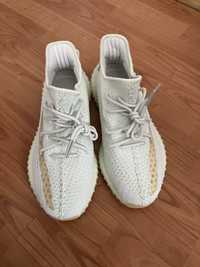 Vand yeezy marimea 44