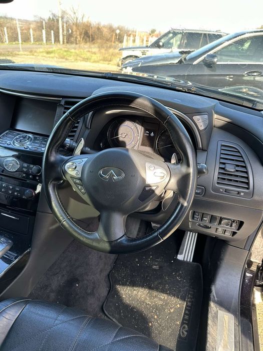 Infiniti FX30 S.