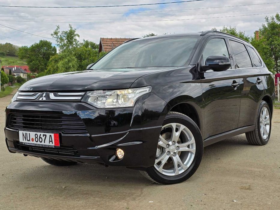 Mitsubishi Outlander ~ INSTYLE ~2 2 DI D ~ 150 CP ~ 7 Locuri ~ 4 x 4 ~