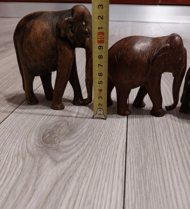 Vand 5 Elefanti din Lemn
