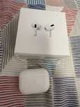 AirPods Pro 2 cu wireless charging case
