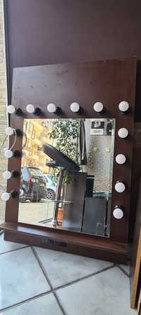 Гримьорско огледало - огледало за грим с крушки
