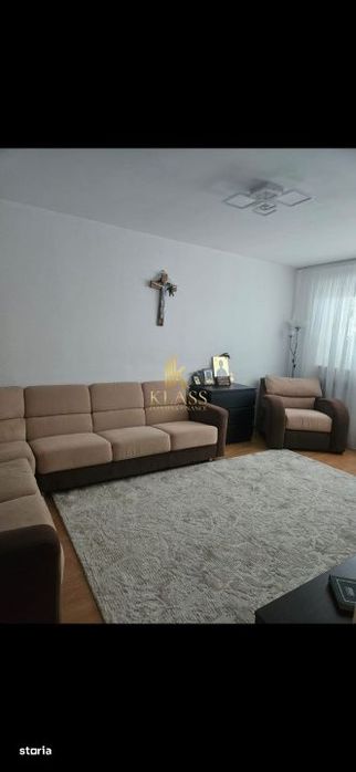 De vanzare apartament cu 3 camere decomandat