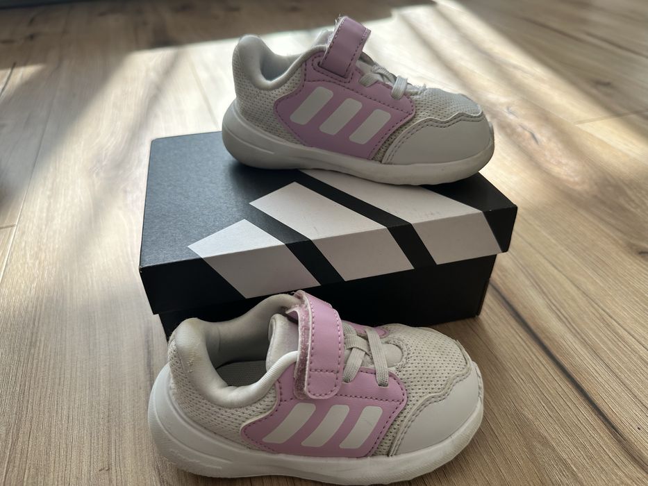 Маратонки Adidas, 22 размер