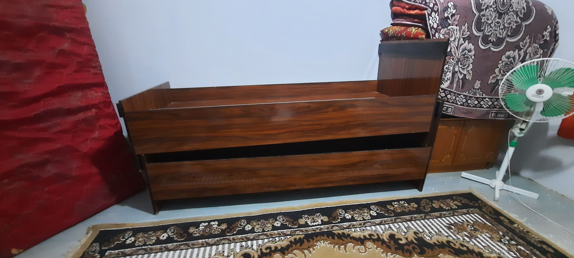 Продаются две хорошие квчественные кровати, плюс 2 матраса