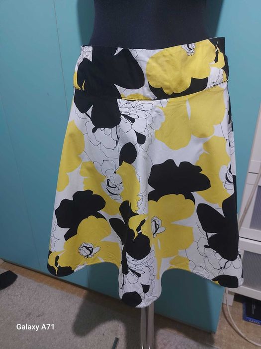Fusta dama deosebita mas. M/nuante de galben/negru si alb
