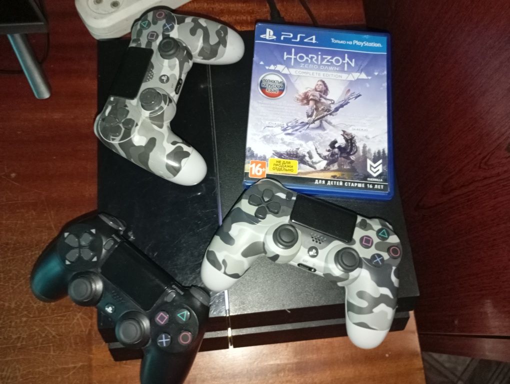 PLAYSTATION пс4 в отличном состояние.