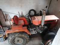 Продавам селскостопански трактор