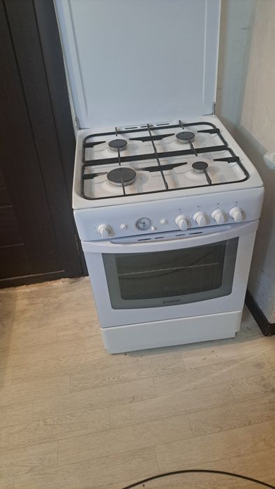 Продам газ плиту