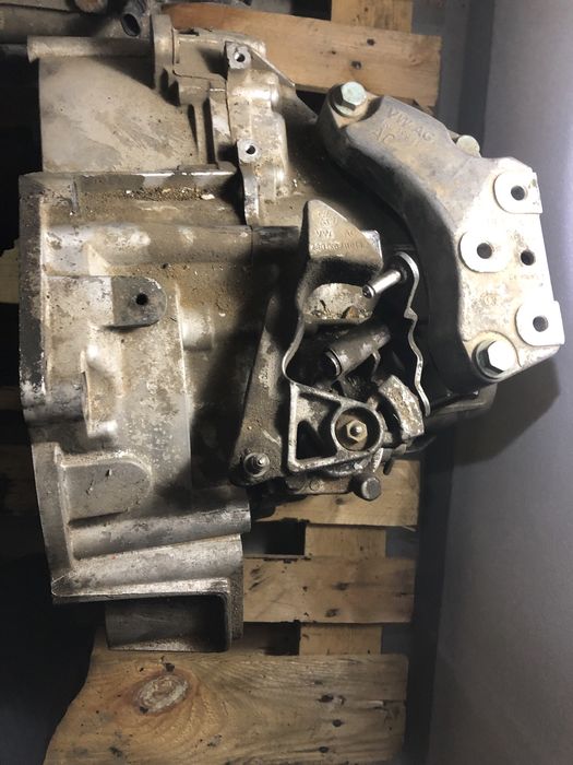 Cutie viteze manuala 6 trepte audi skoda vw seat cod HDU 2.0tdi