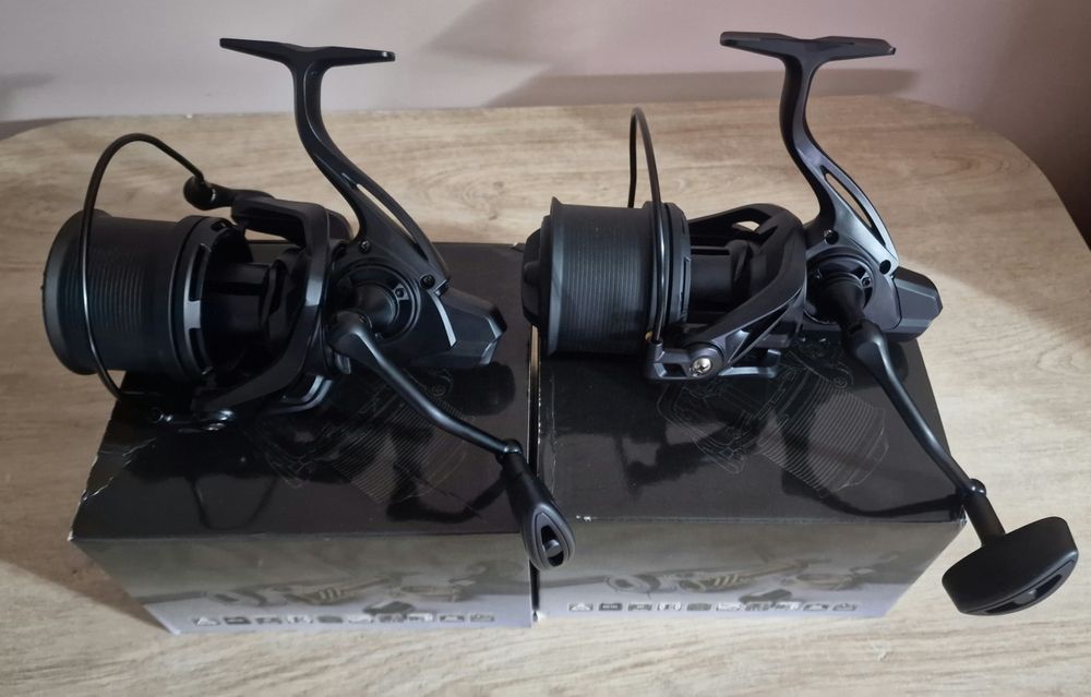 Set 2 mulinete NGK 8000//noi