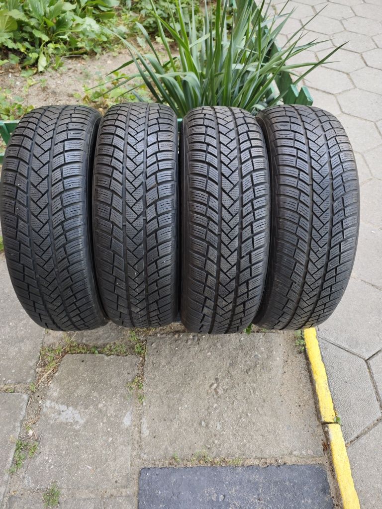 Зимни гуми Vredestein 215/65/17