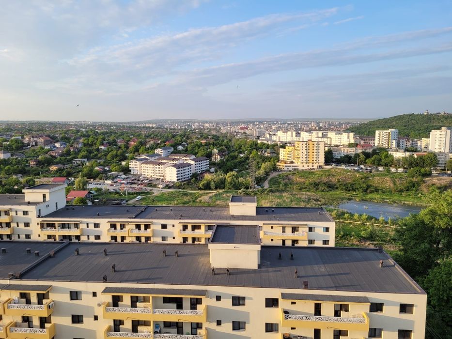 Apartament modern cu 2 camere, parcare subterană și priveliște superbă