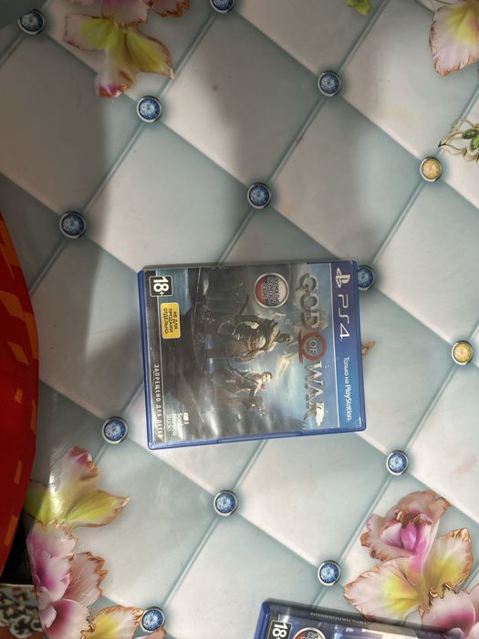 Detroit,God of war на пс 4 сам не играл но б/у