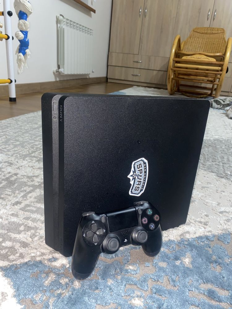 Продам playstation 4 с играми