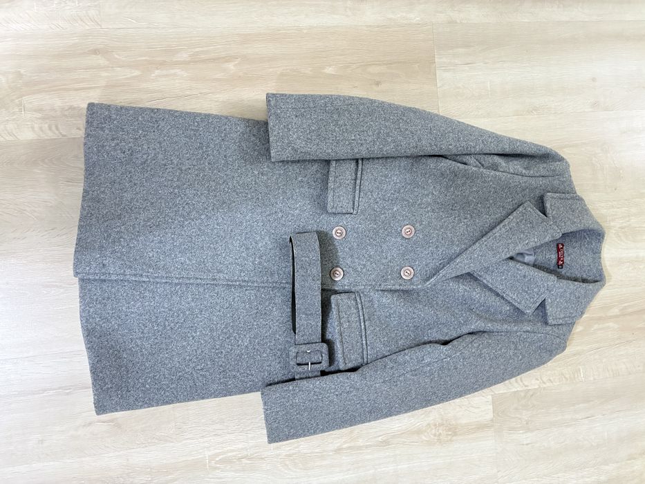 Продается пальто идеальное состояние , новое