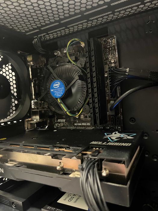 Геймърски компютър Intel Core i3 8300, RX 6600 8GB, 16GB ram