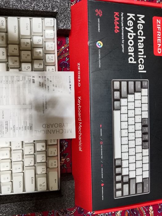 Qimat klavetura Mishka Zor oyin oynashi