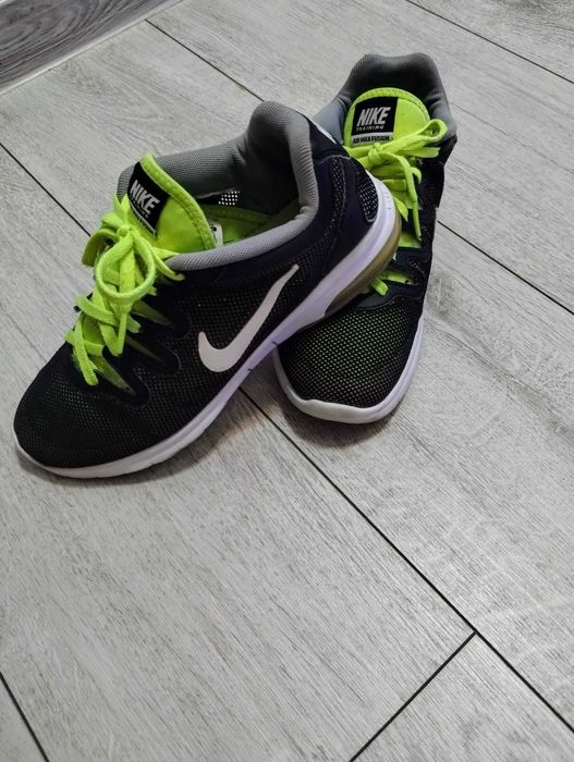 Adidasi NIKE marimea 37,5