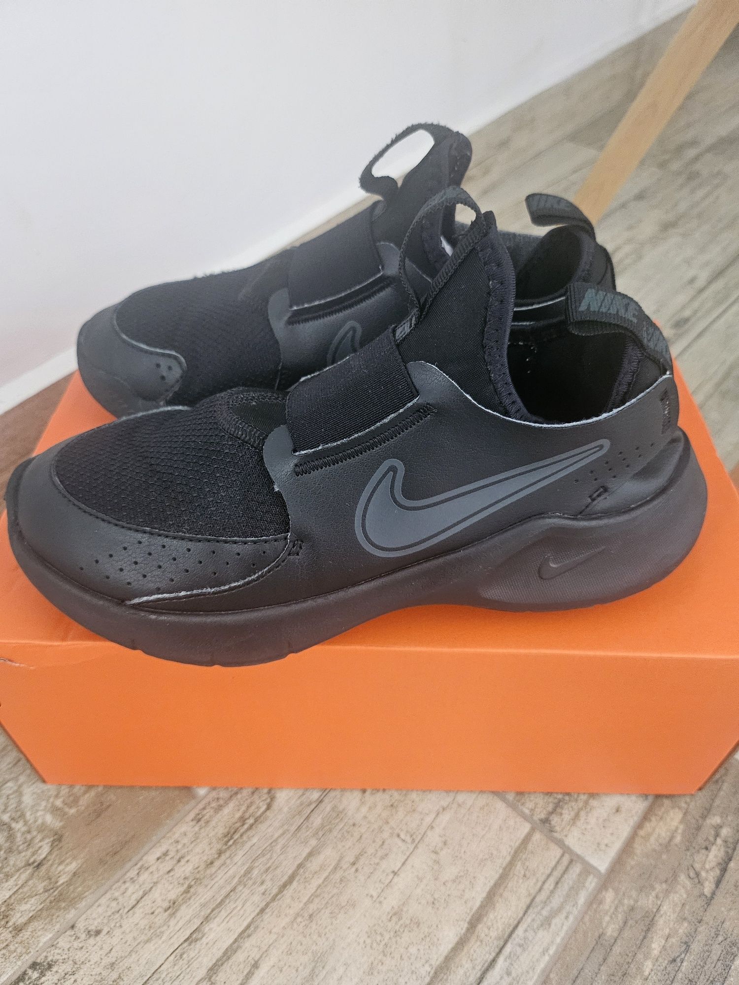 Черни и розови маратонки Nike размер 36