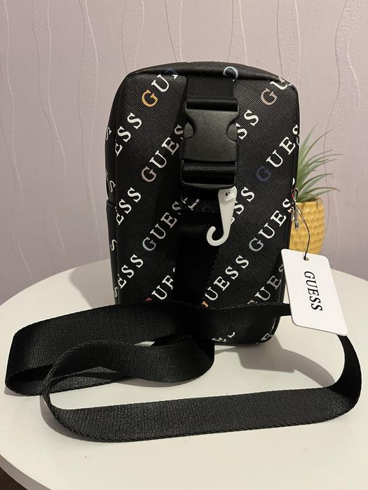 Оригинална чанта за рамо Guess