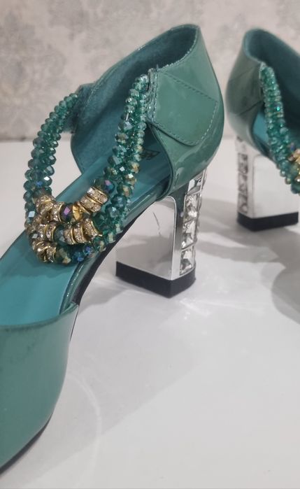 Продам коктейльные туфли и вторые туфли 35 размер